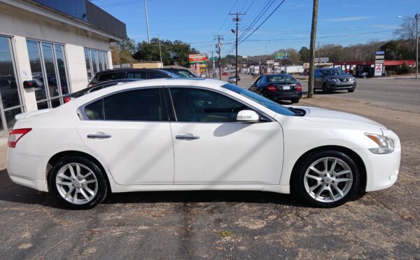 2010 Nissan Maxima - Image 5